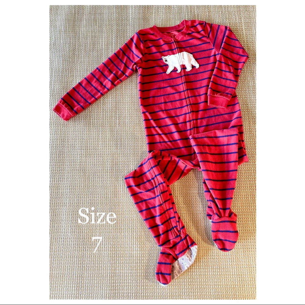 ✔️ SOLD 📬 EUC Carter’s Footed Fleece PJs, sz 7